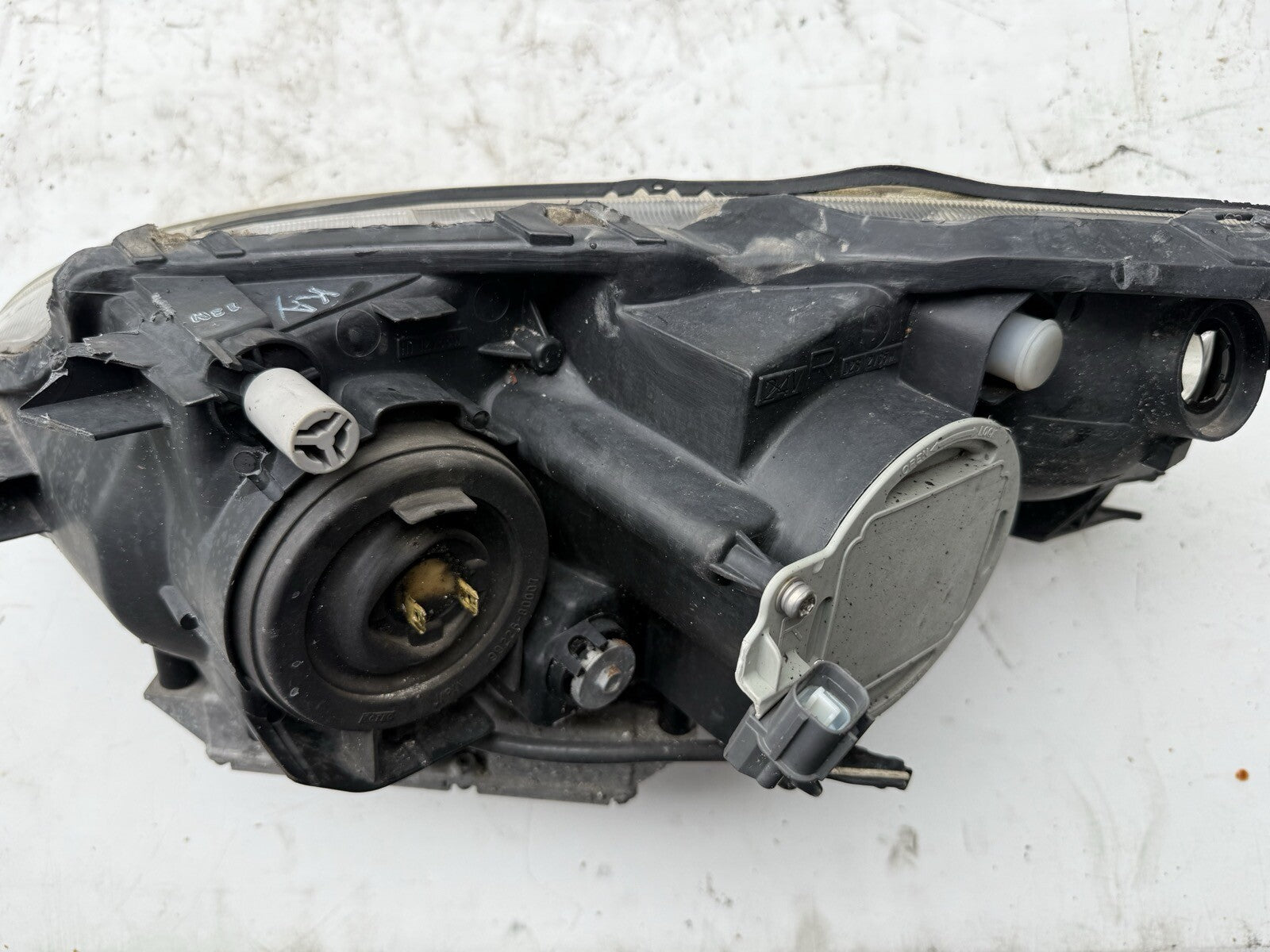 2001 Honda S2000 Passenger Head light (broken tab)