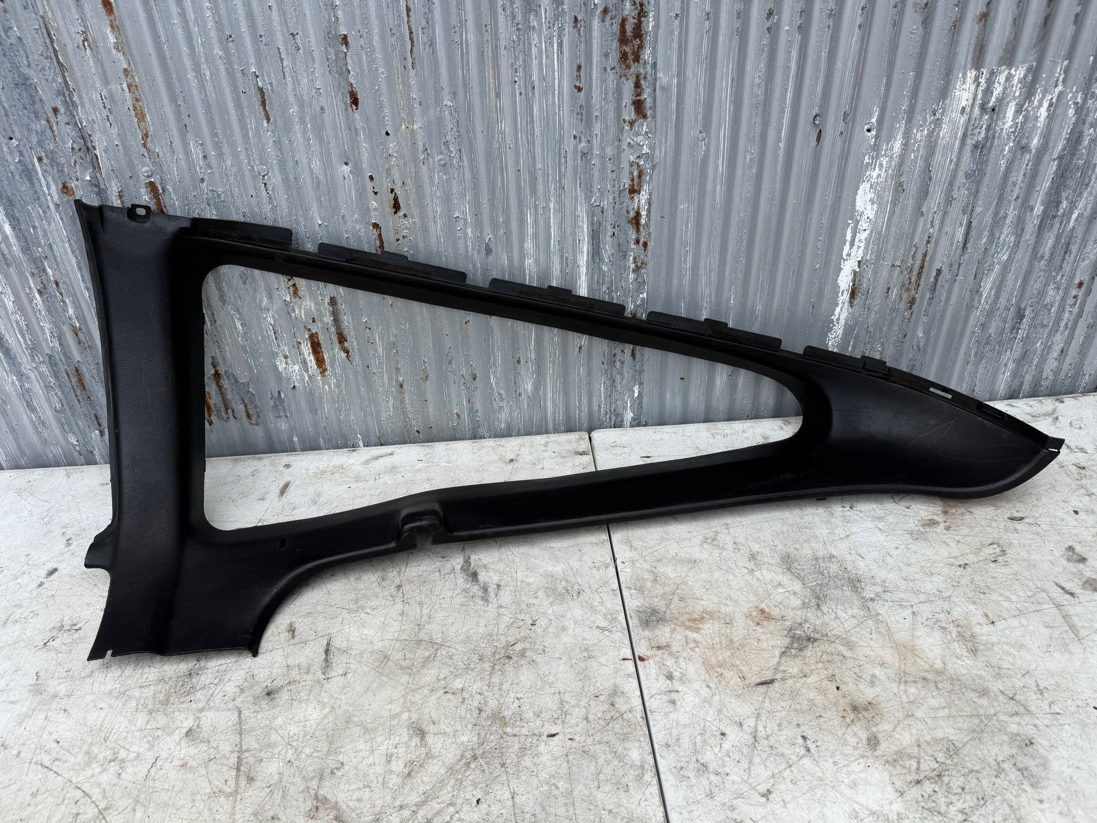 1989-1990 Honda CRX SI quarter window trim L&R