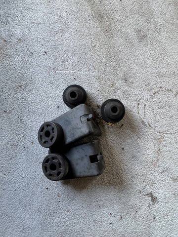 2000-2006 Honda S2000 AC Condensor brackets and bushing