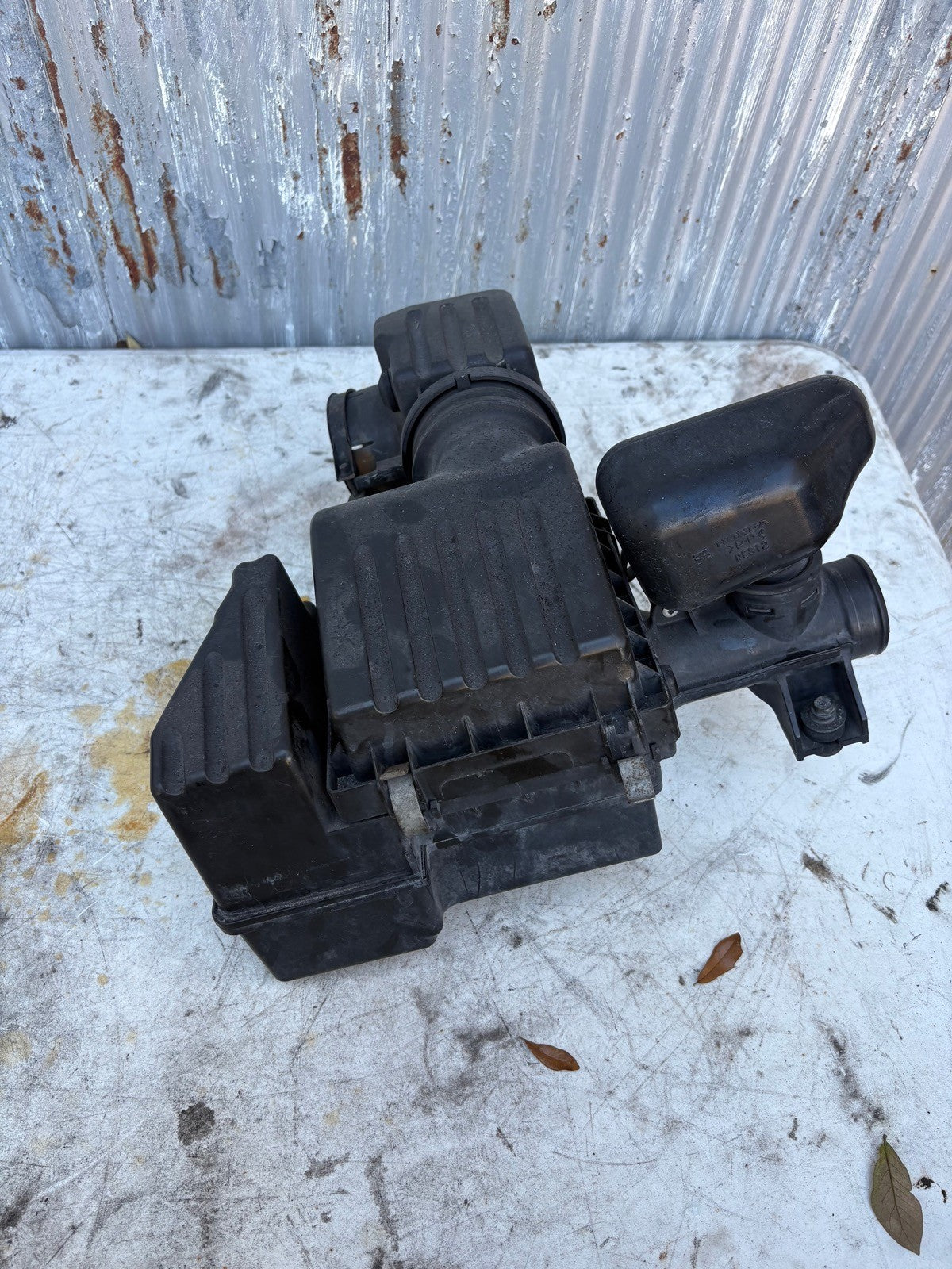 2007-2008 Honda Fit Air Cleaner Intake Filter Housing Box OEM 