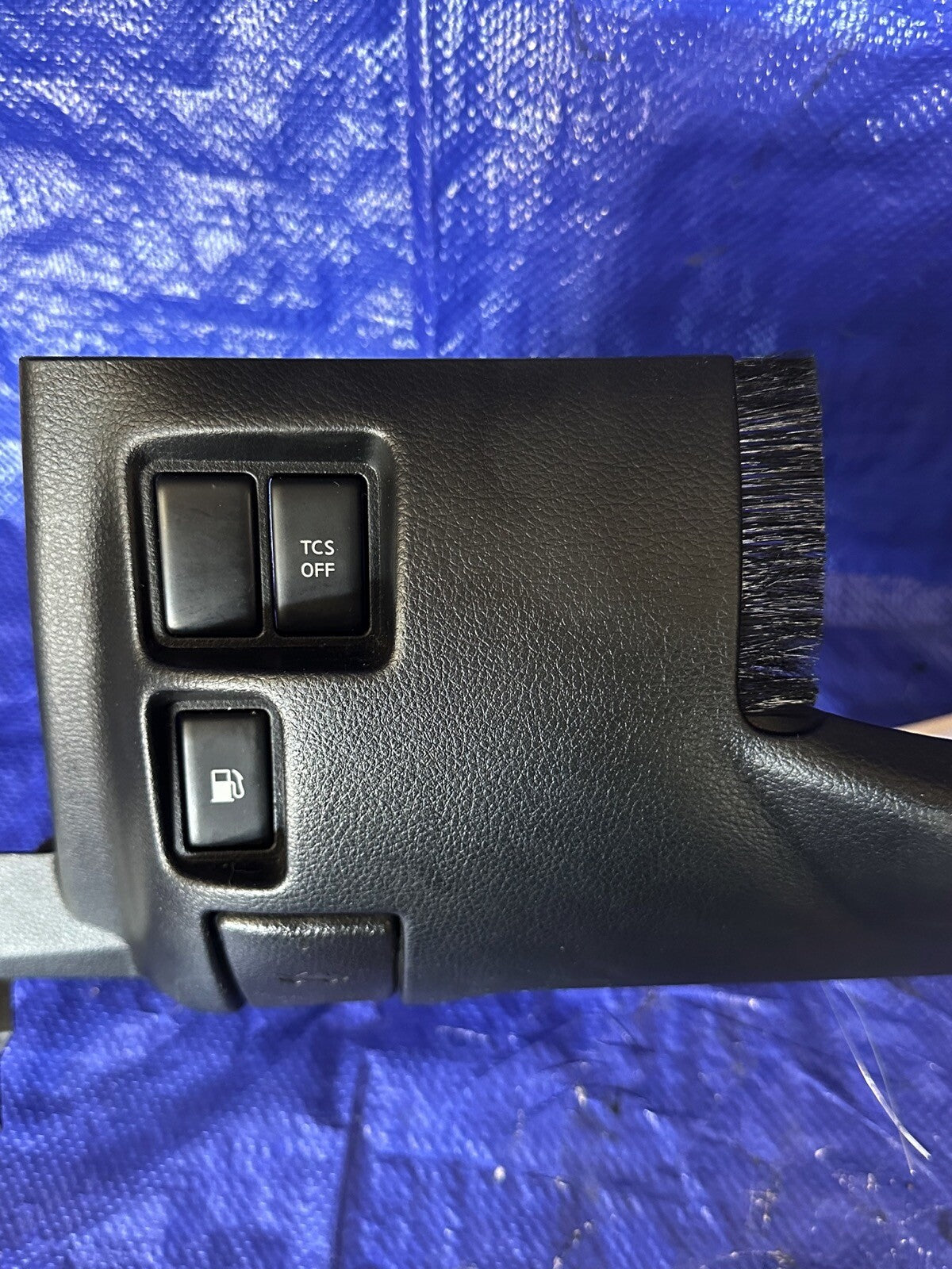 08 Nissan 350Z Left Driver Lower Dashboard Knee Panel Trim gas & hood pulls OEM