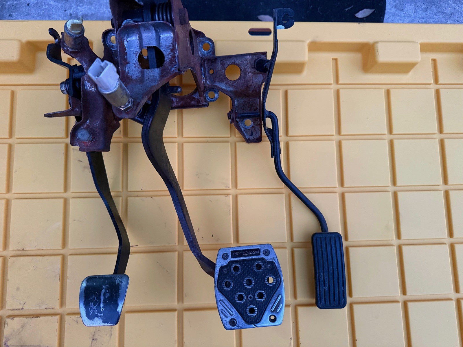 1989-1990 Honda CRX SI Manual Pedal Assembly 