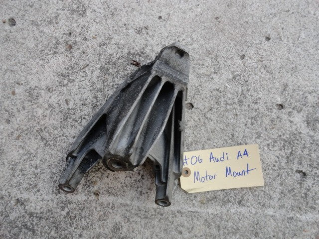 2009-2012 AUDI A4 FRONT LEFT DRIVER SIDE ENGINE MOTOR MOUNT BRACKET