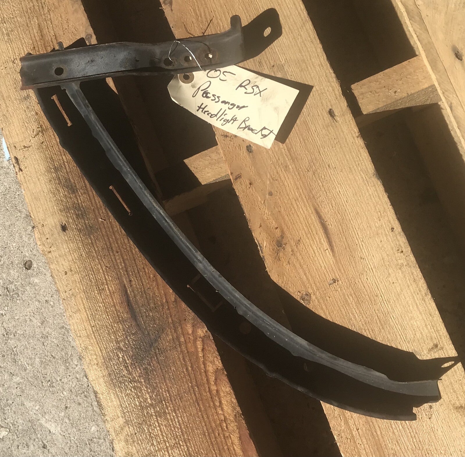 05 Acura RSX Passenger Headlight Bracket