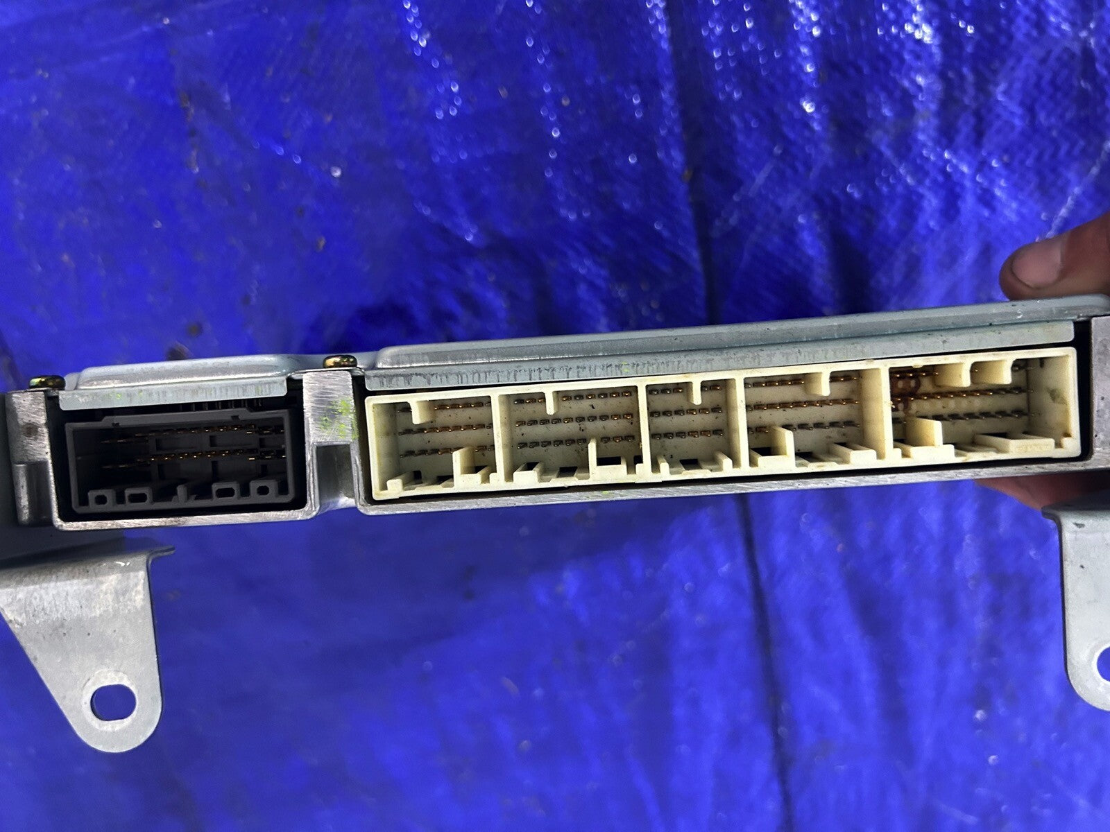 01 Lexus IS300 ECU 