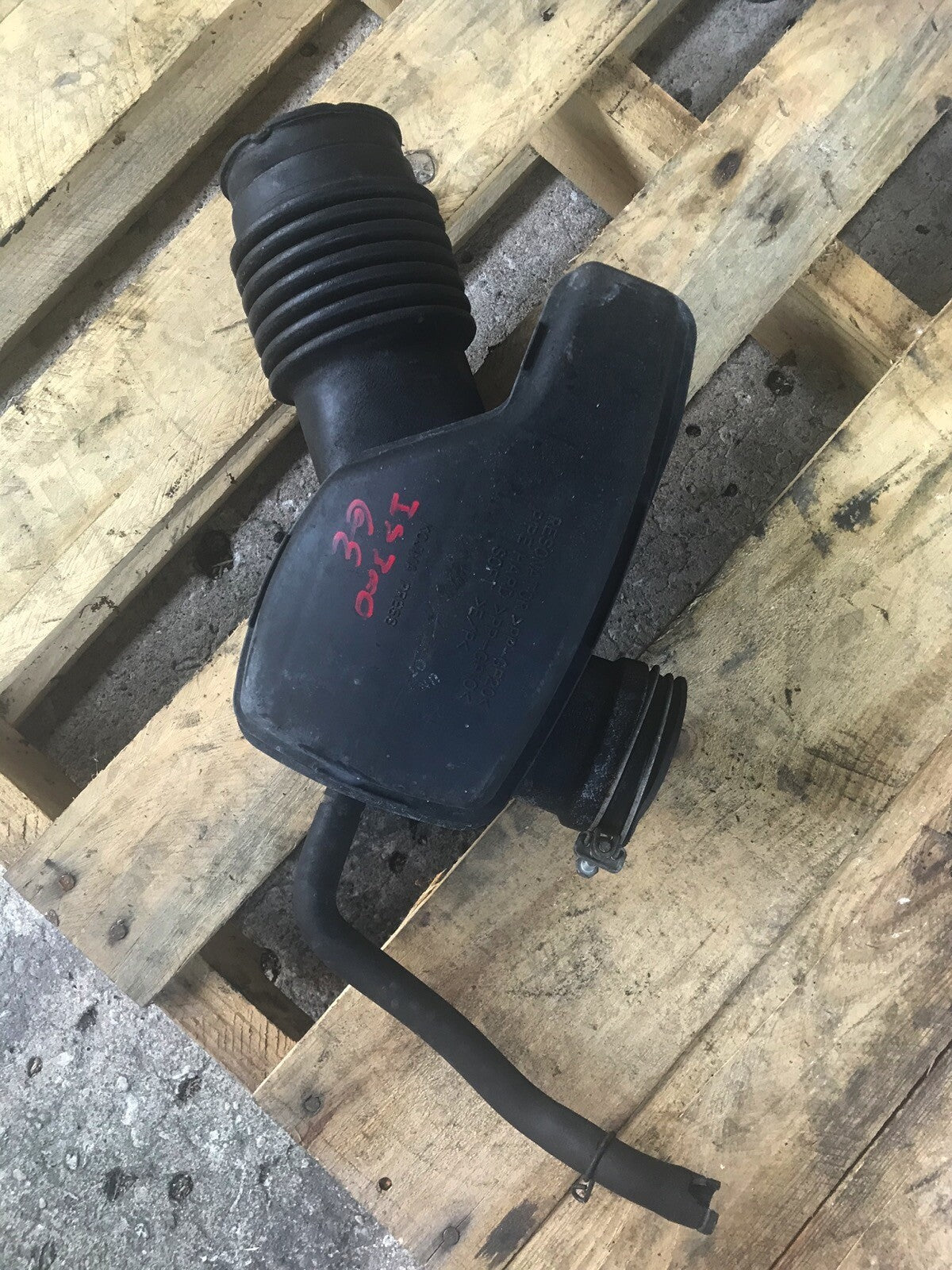 01-05 Lexus IS300 Resonator Intake Housing Duct