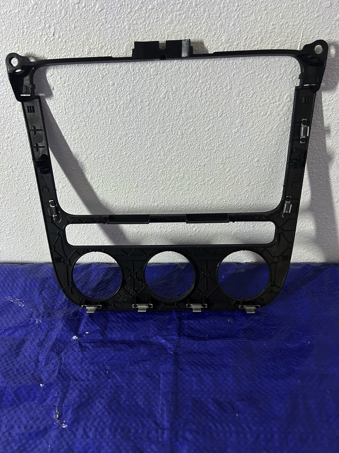 07 VW GTI Radio Climate Bezel Trim Assembly