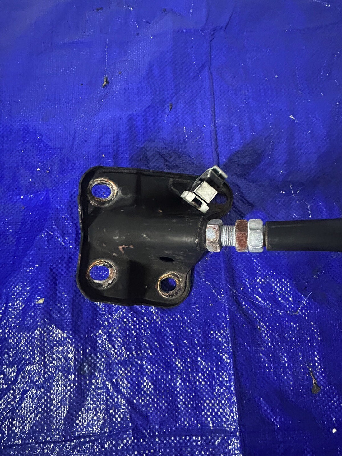 03-05 Nissan 350z Strut Bard front OEM