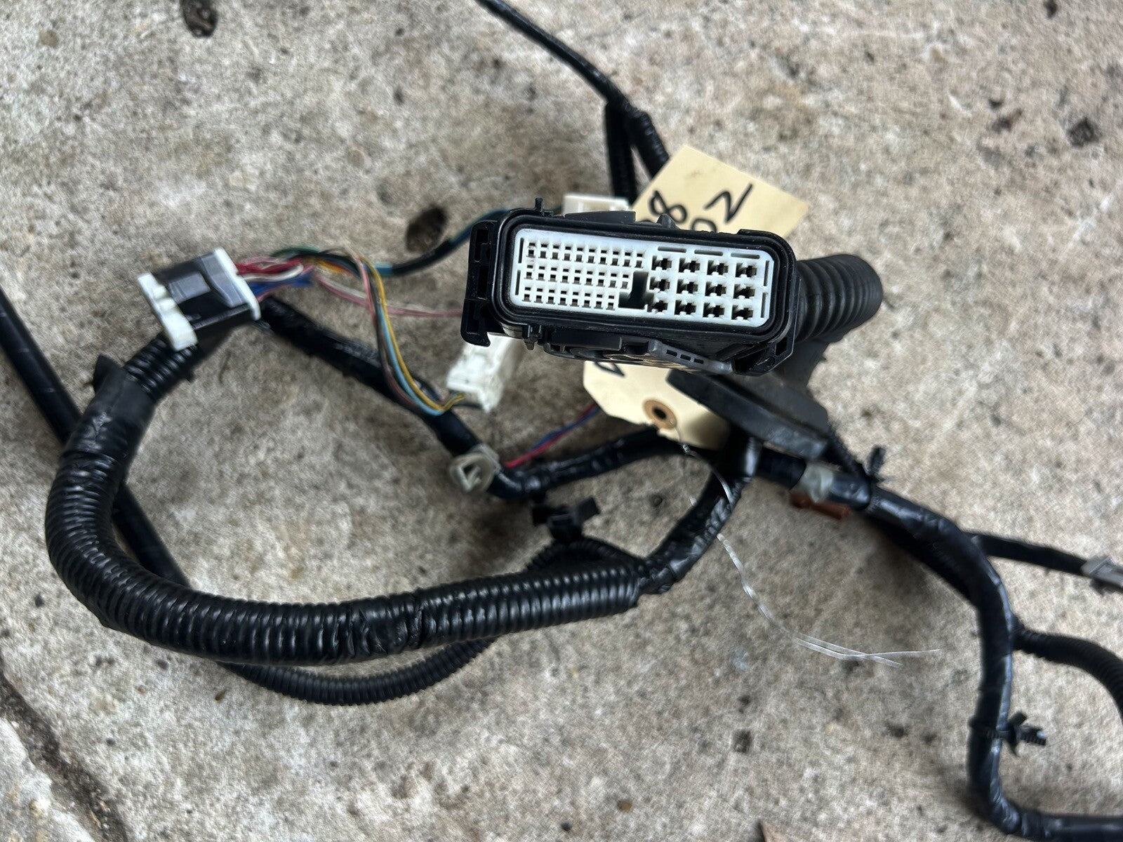 05-08 Nissan 350z Rear chassis cross harness