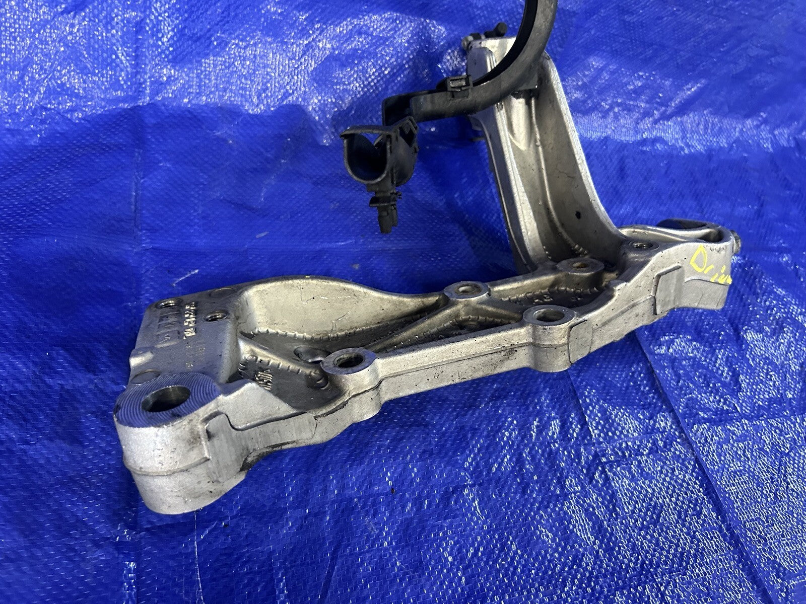 05-07 Volkswagen GTI JETTA front Left Driver subframe mount bracket