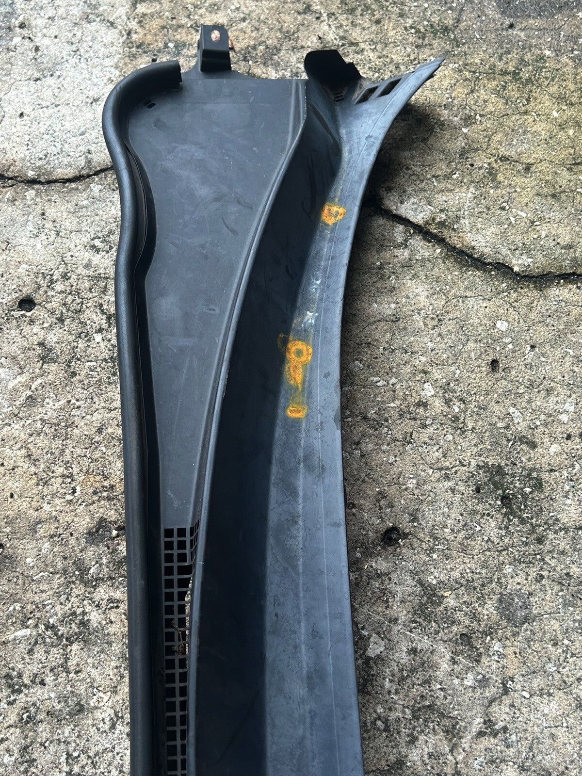 09-11 Subaru WRX Hatchback windshield Wiper Cowl 