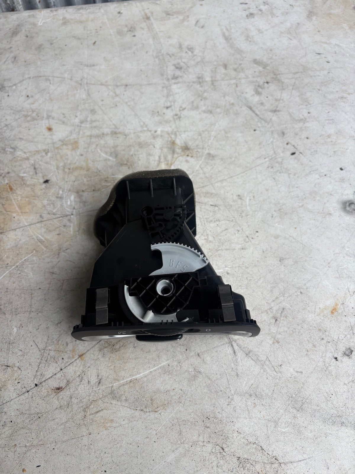 2010-2014 Volkswagen Golf GTI MK6 Passenger Side AC Heater Air Vent