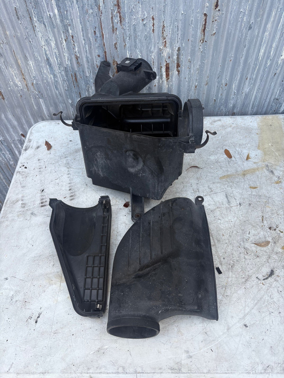 2001-2005 Lexus IS300 OEM Air Intake Box W/ MAF & Duct 