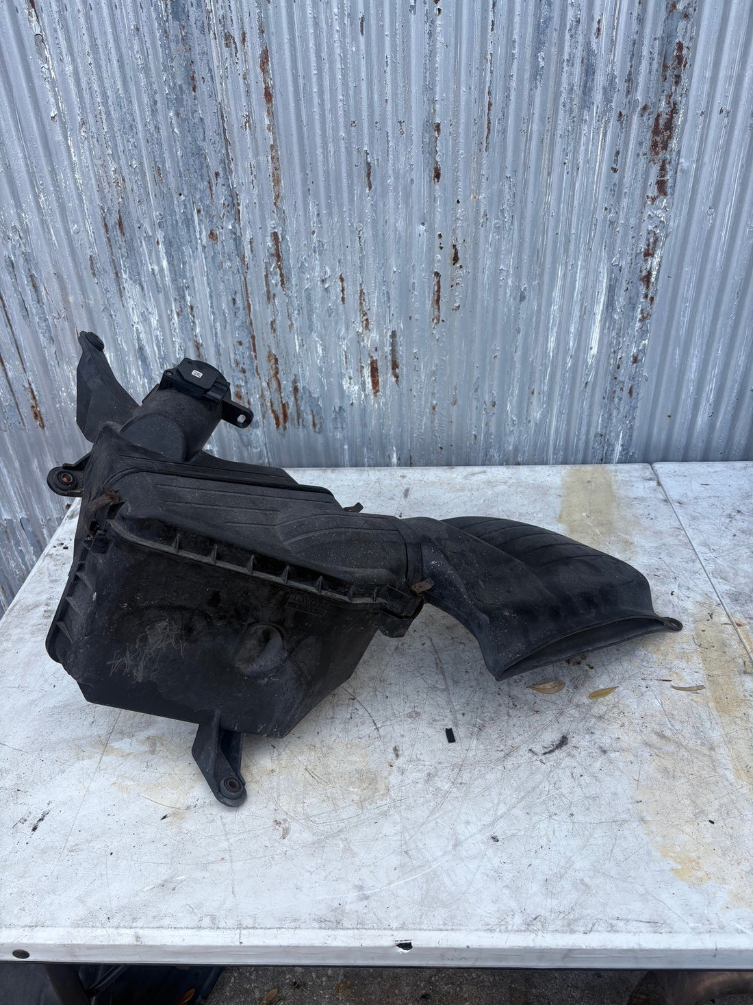 2001-2005 Lexus IS300 OEM Air Intake Box W/ MAF & Duct 