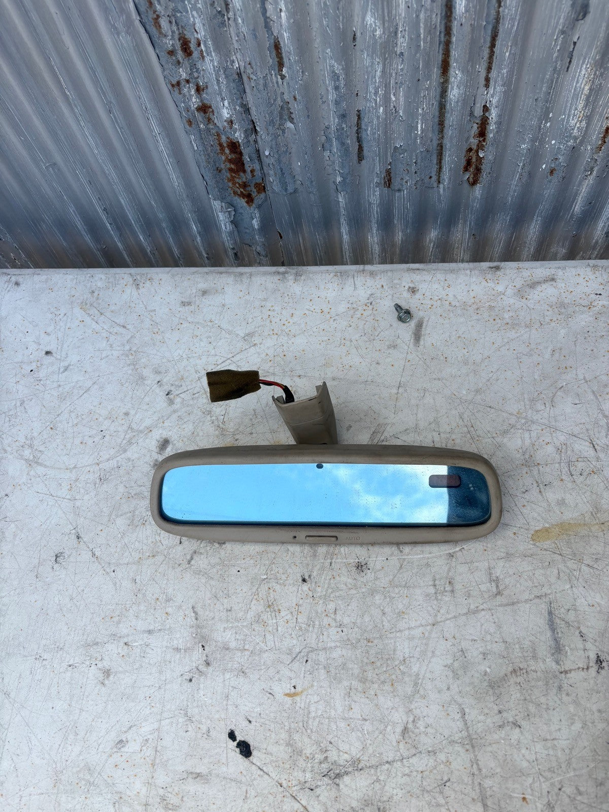 2001-2005 Lexus IS300 Rear View Mirror Automatic Dimming 
