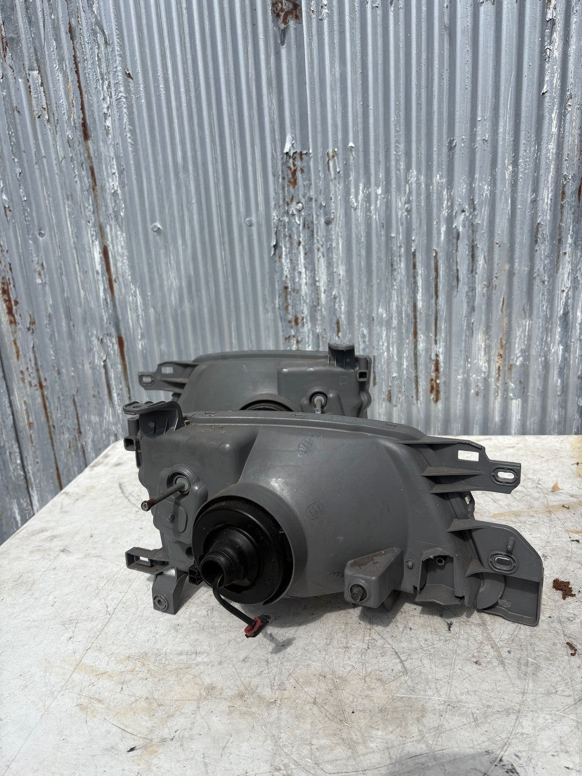 2001-2002 Subaru Forester Front Headlight Combo New Condition 