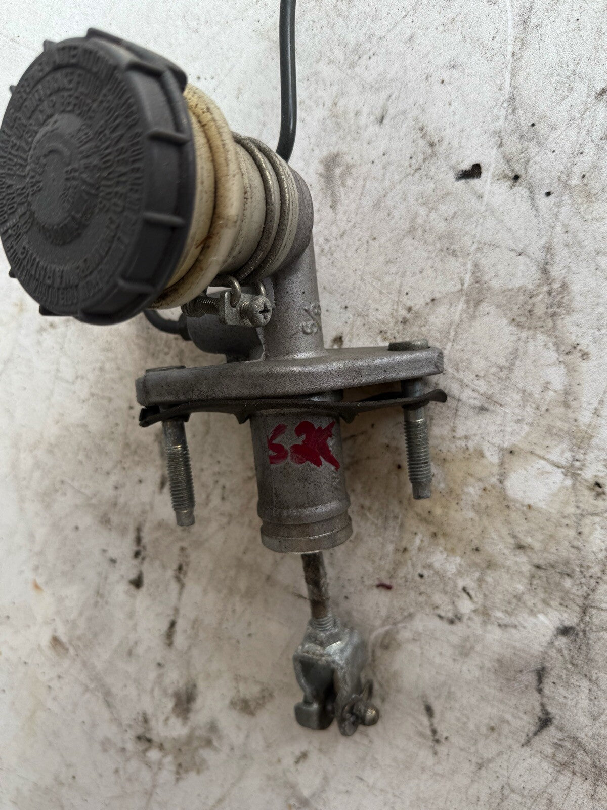 02-05 Honda S2000 Clutch Master Cylinder with line