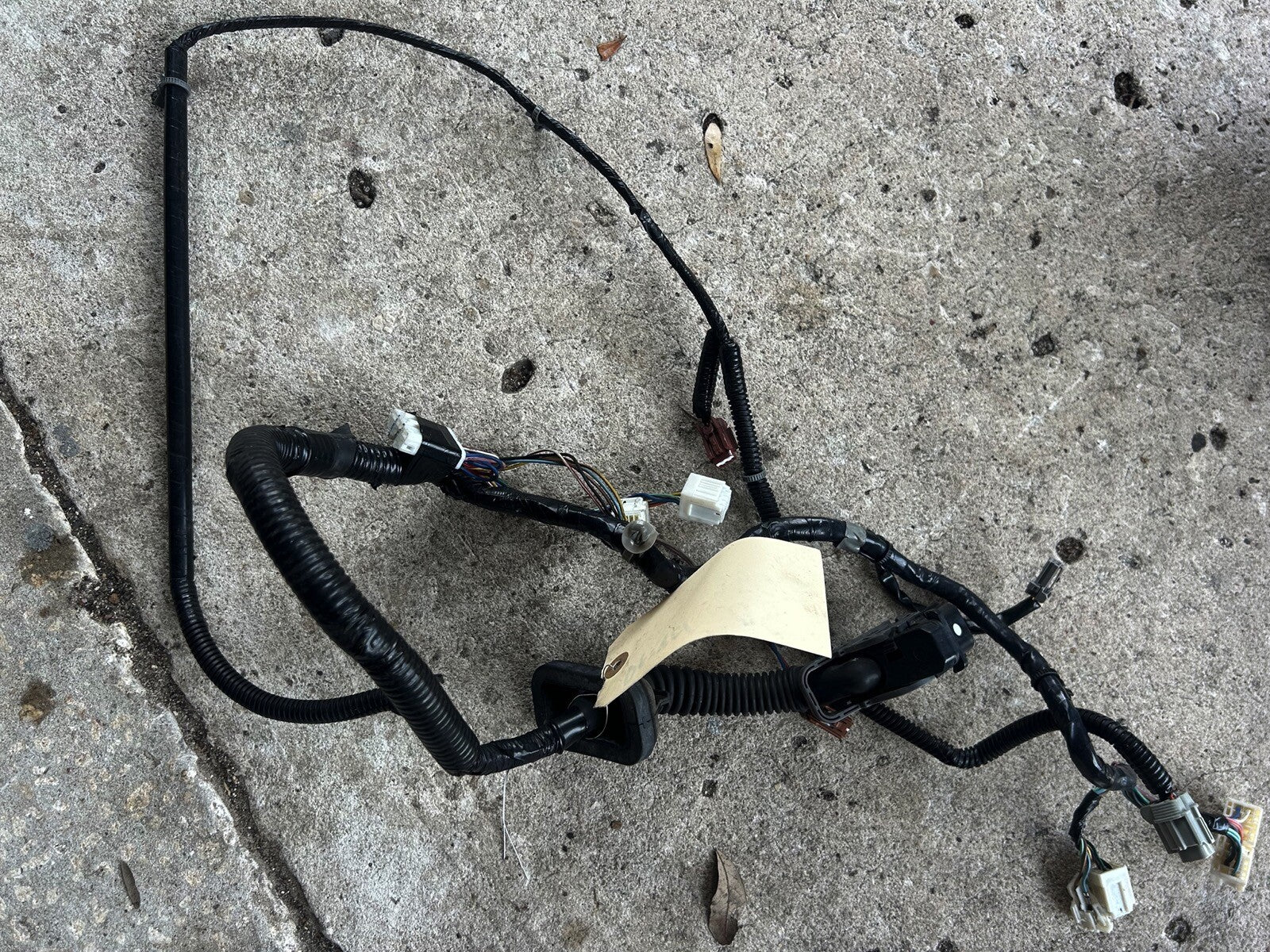 05-08 Nissan 350z Rear chassis cross harness