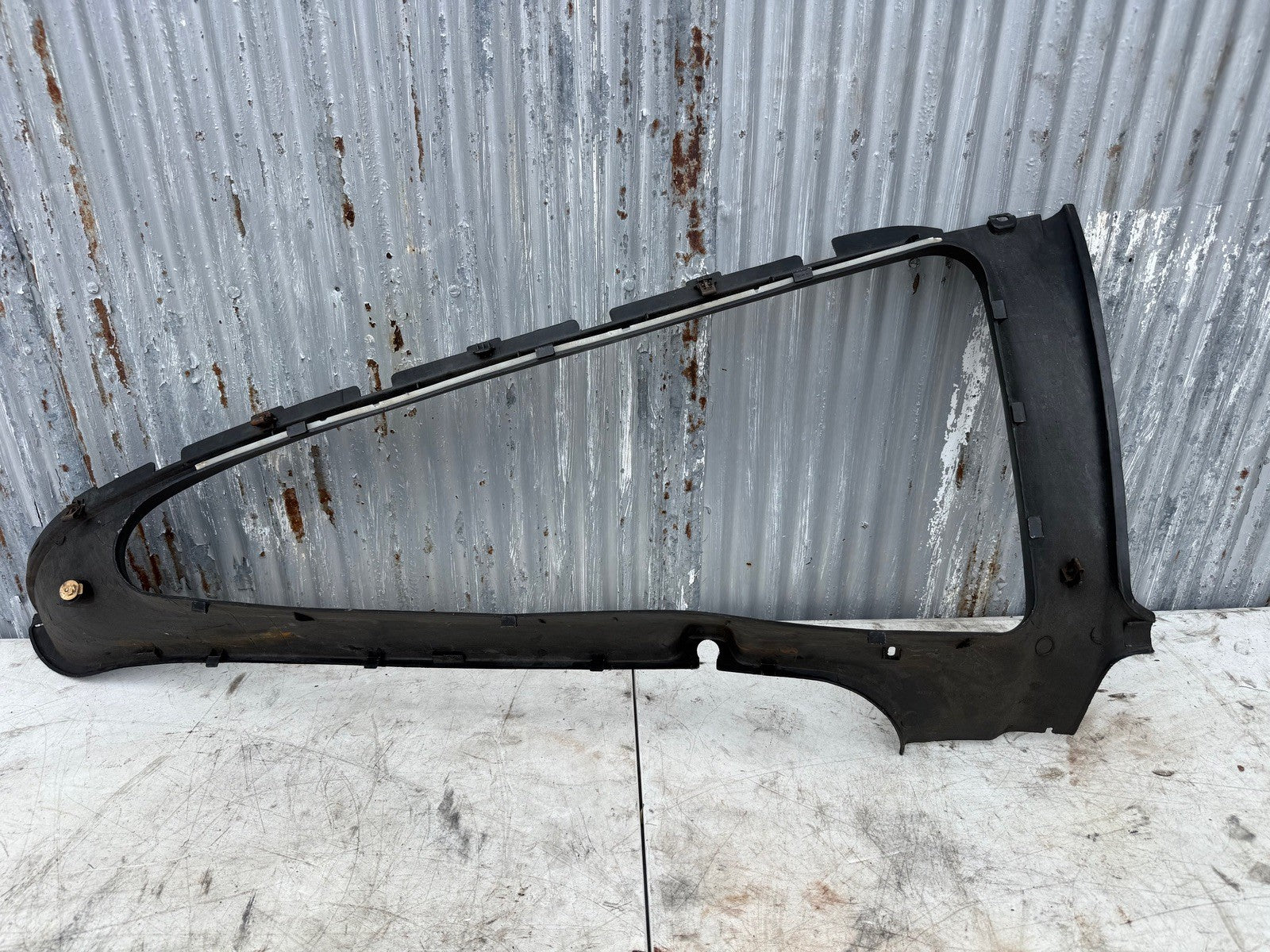 1989-1990 Honda CRX SI quarter window trim L&R
