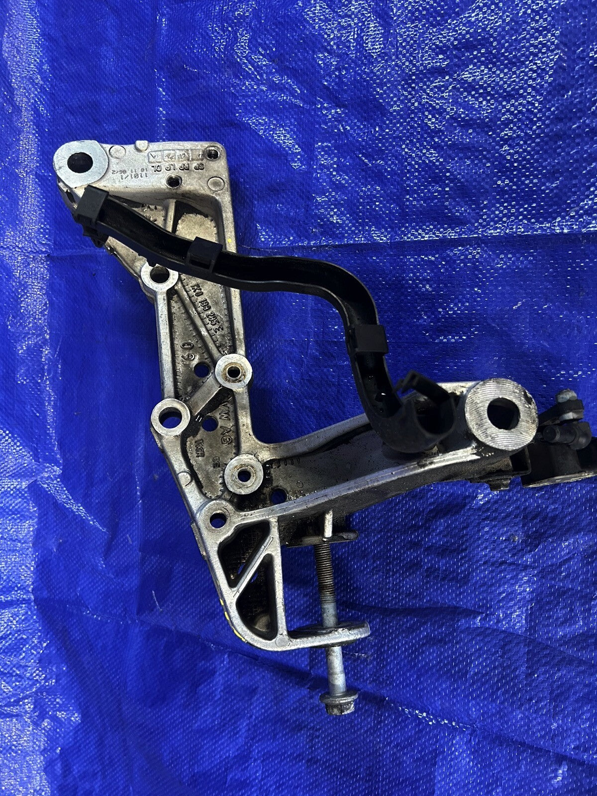 05-07 Volkswagen GTI JETTA front Left Driver subframe mount bracket