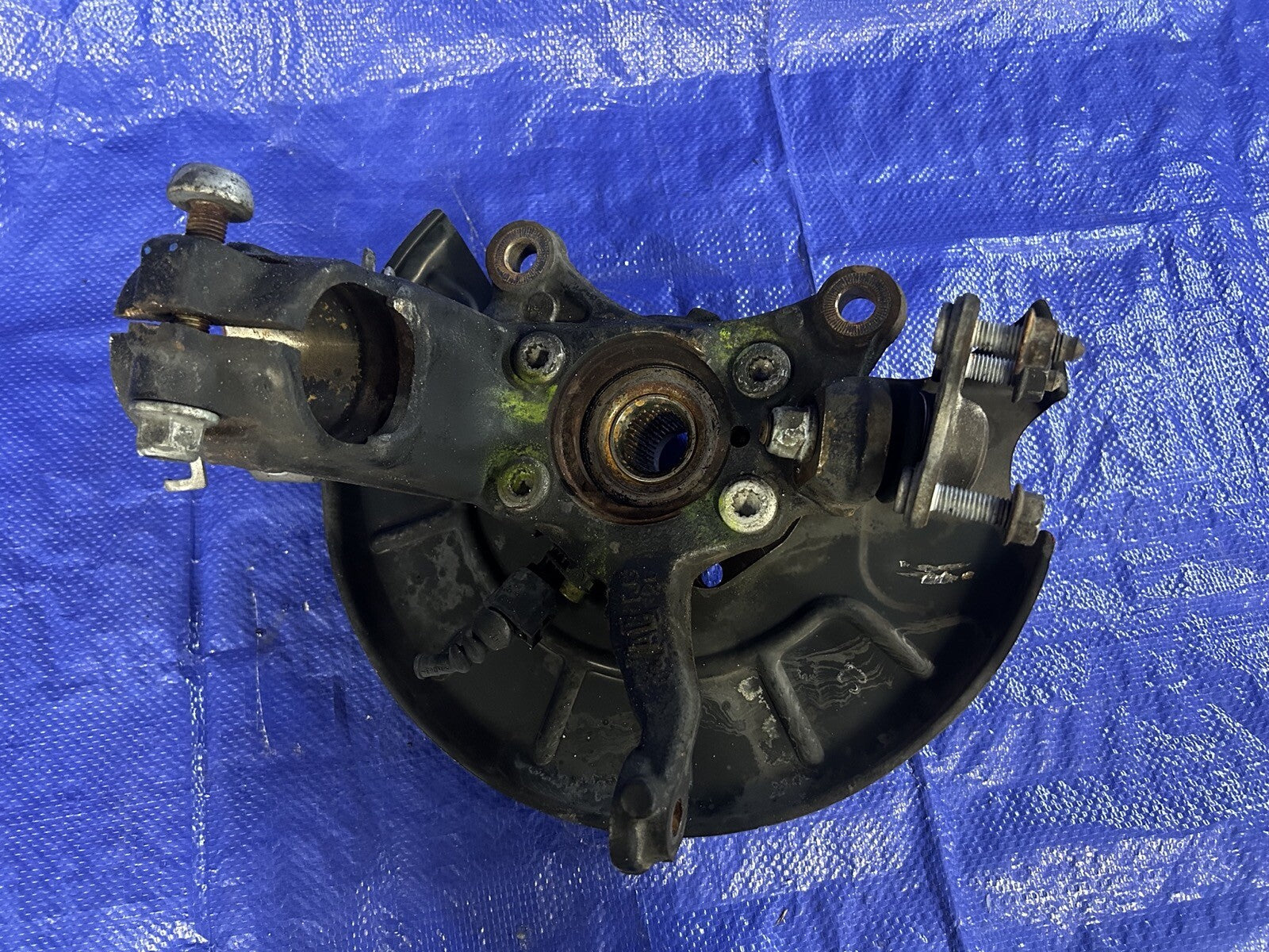 05-07 VW GTI Front Driver LH Side Knuckle Hub 