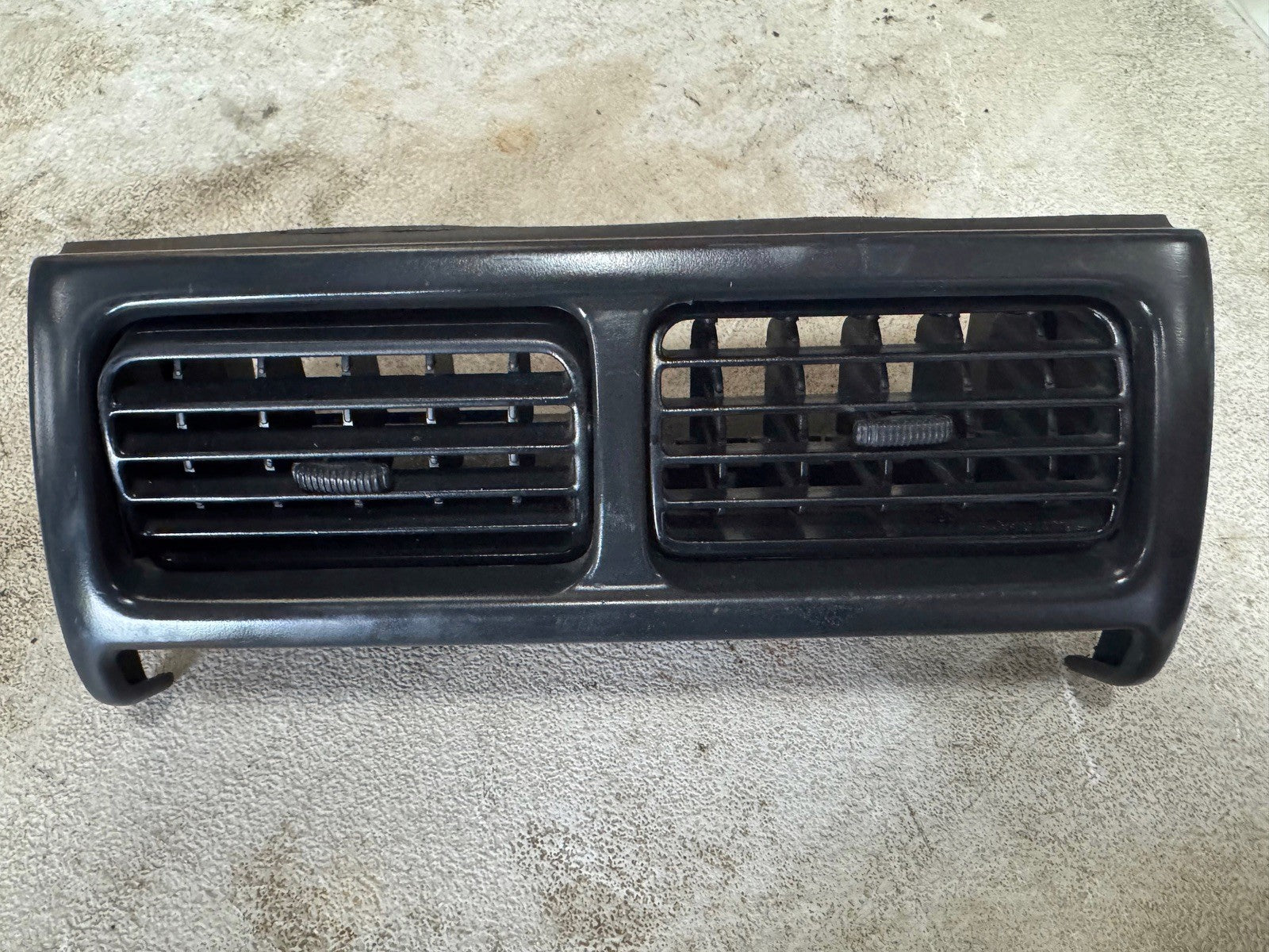 2002 Subaru Forestor Dash Vent
