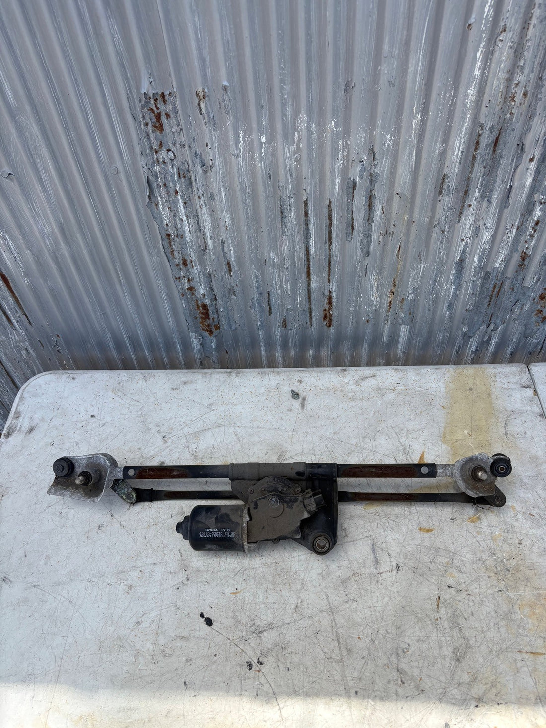 2001-2005 Lexus IS300 Wiper Motor Actuator  Assembly Linkage 