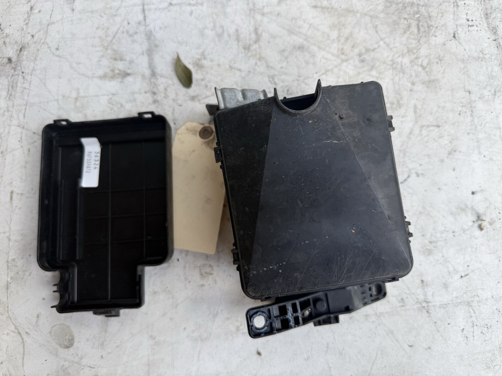1999-2001 Acura Integra Engine bay Fuse box