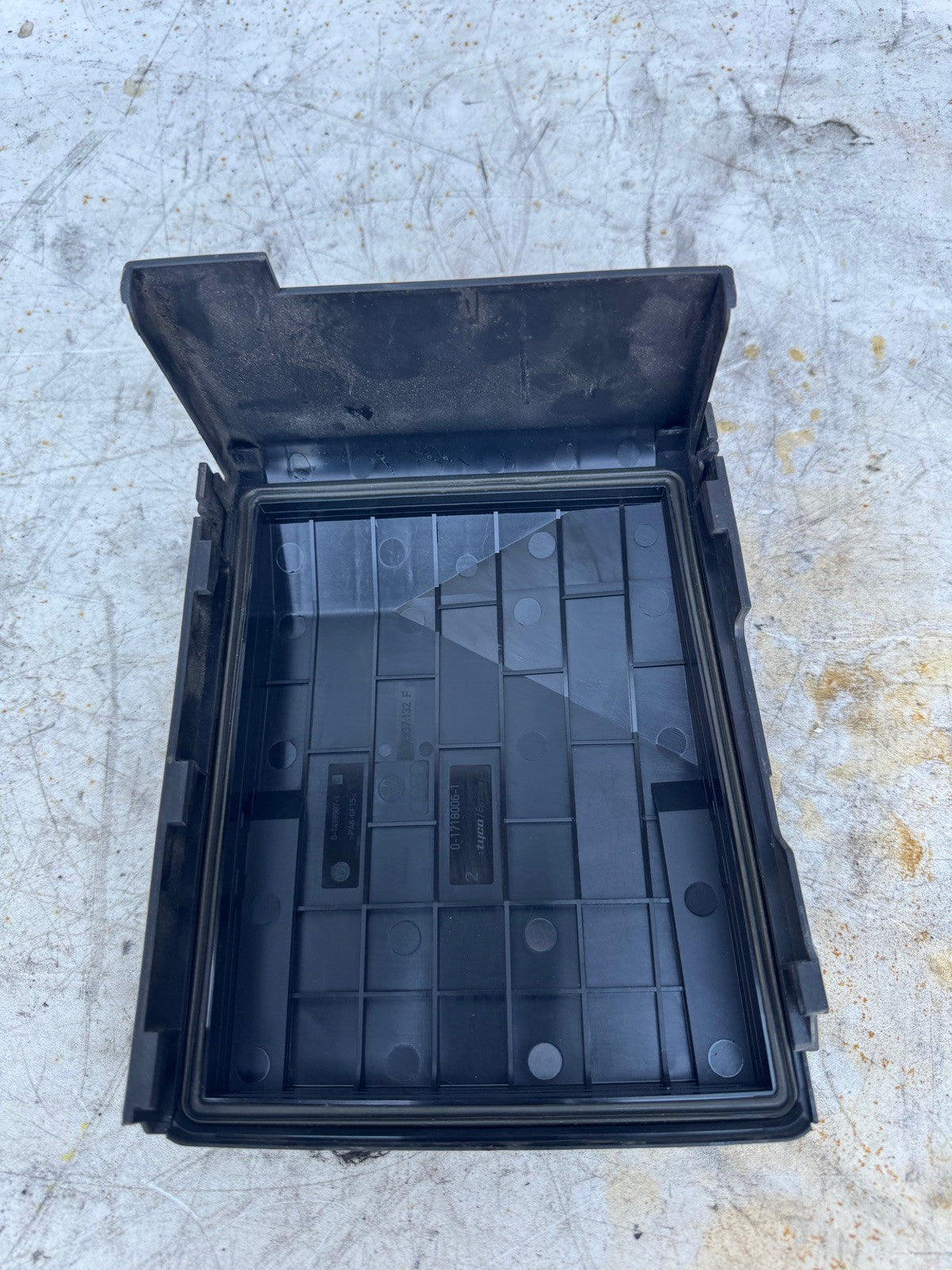 2009 VW GTI Engine Bay Fuse Box Cover