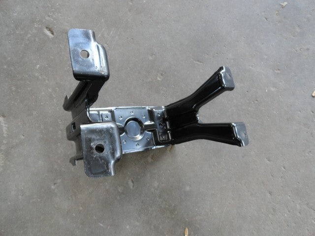 Audi A4 Spare Tire Wheel Mount Bracket