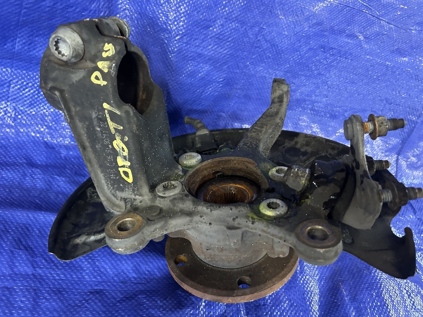 05-07 VW GTI Front Passenger RH Side Knuckle Hub 