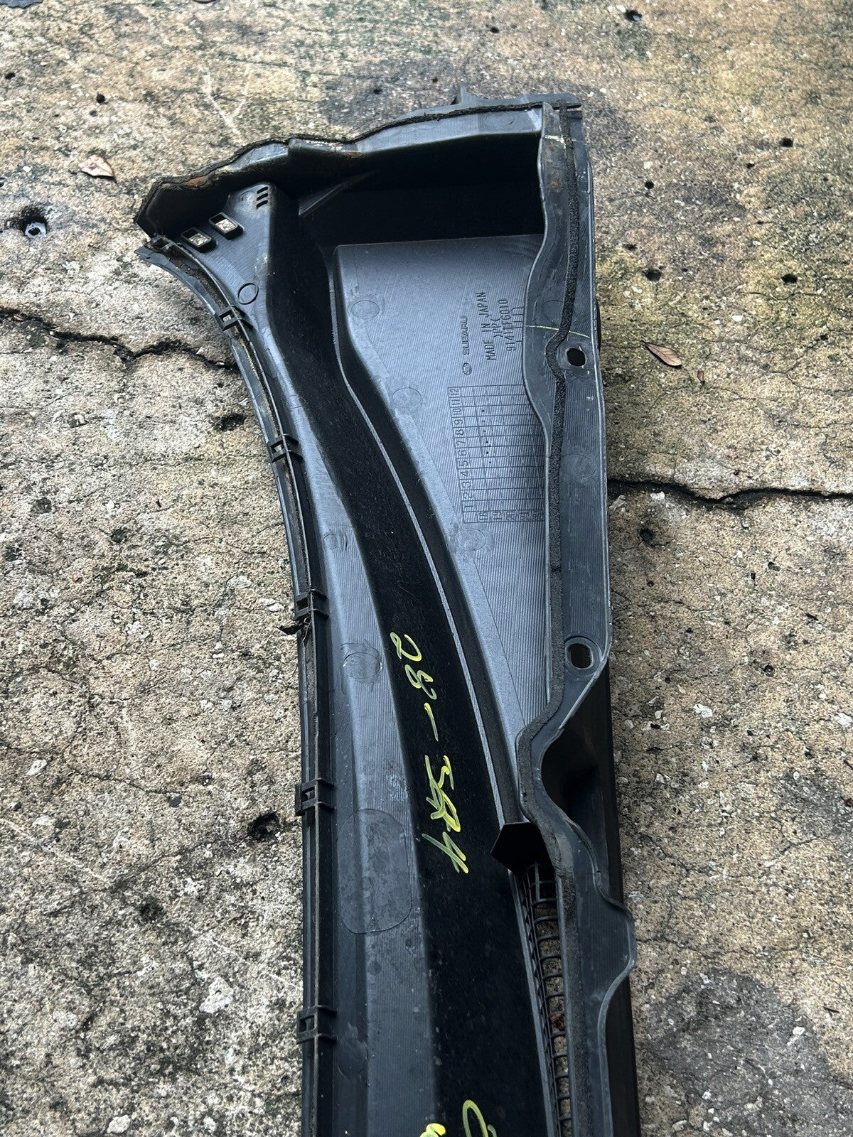 09-11 Subaru WRX Hatchback windshield Wiper Cowl 