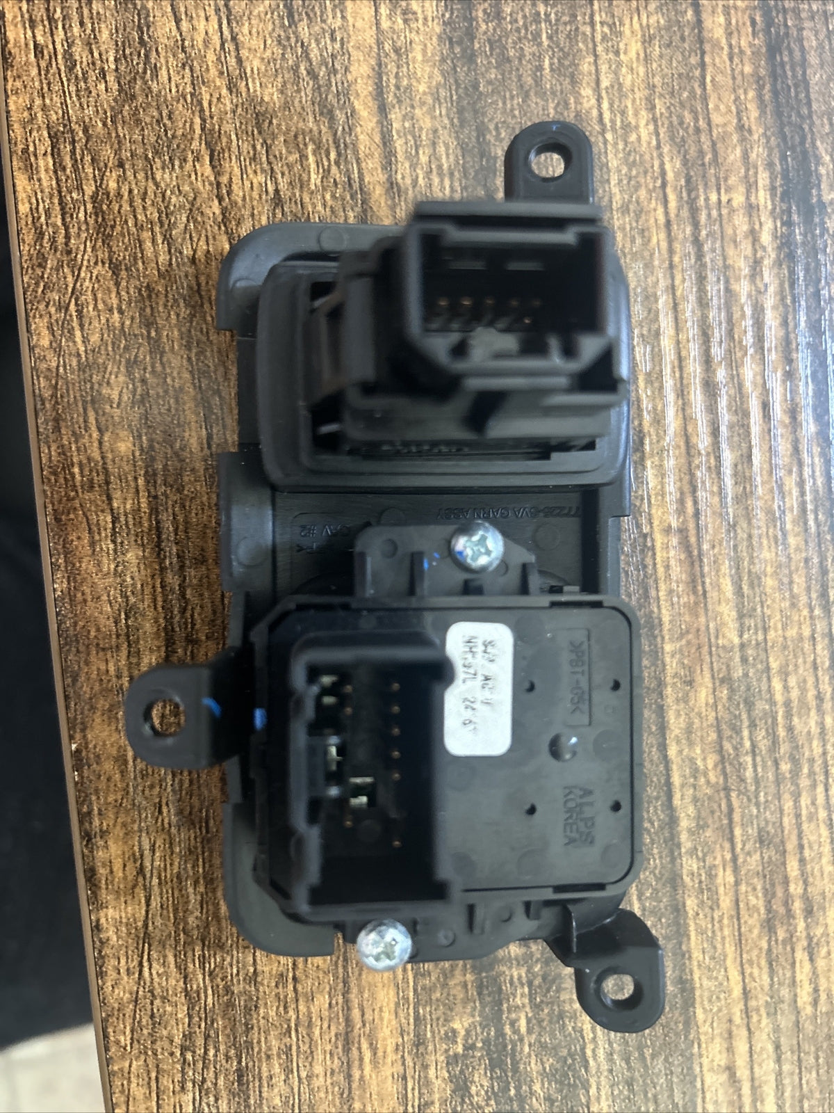 Door Mirror Switch WVE 1S10253 Traction Control Switch