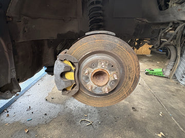2004 Mazda Rx8 Passenger front knuckle only 