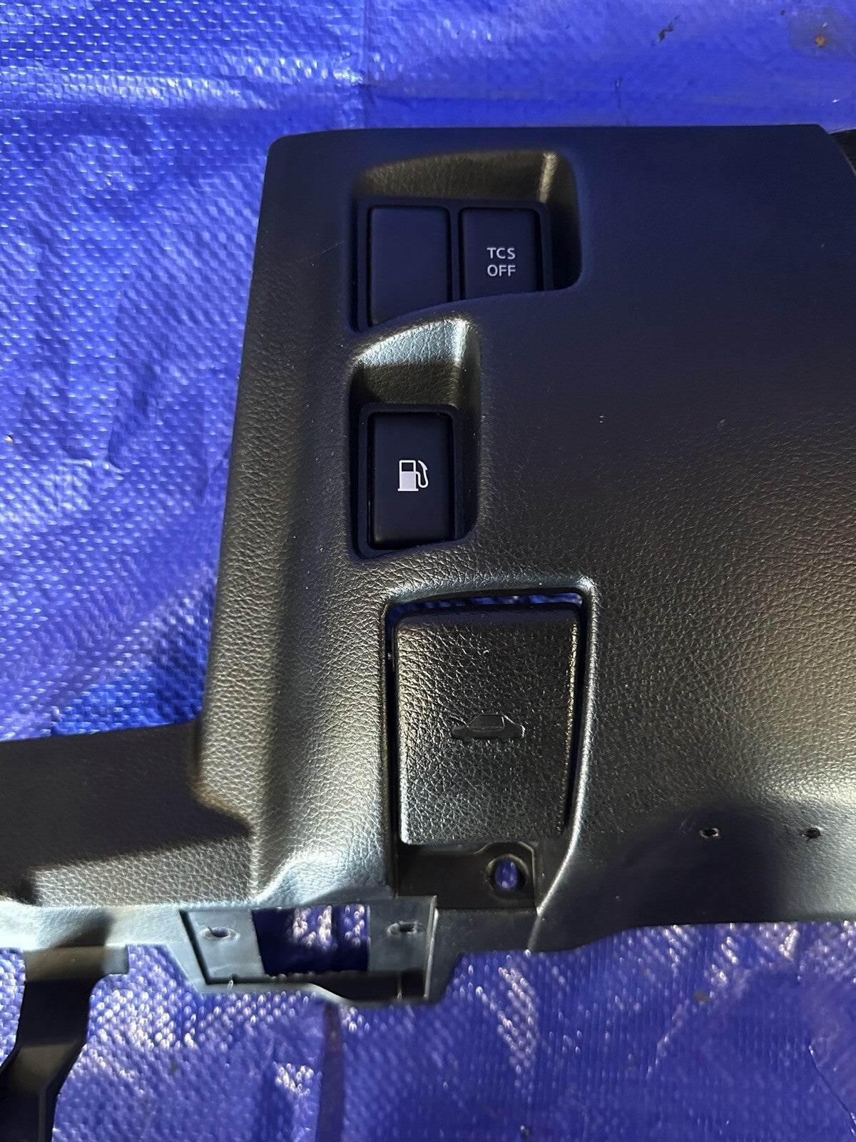 08 Nissan 350Z Left Driver Lower Dashboard Knee Panel Trim gas & hood pulls OEM