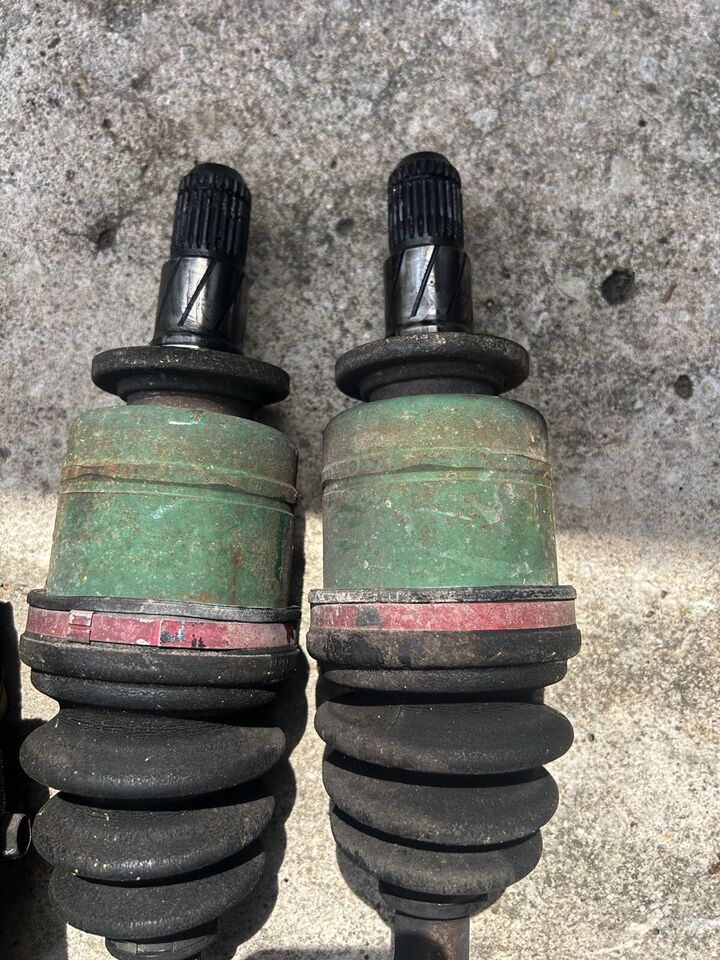 2005 Subaru WRX Impreza Differential & Axles image 4